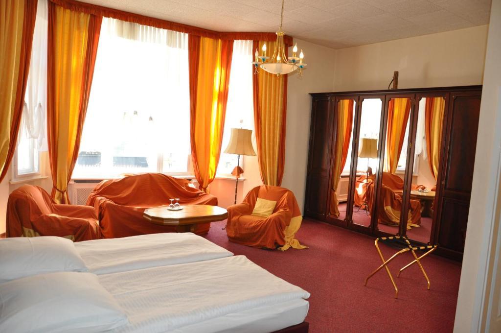 Hotel Savoy Near Kurfürstendamm Berlin